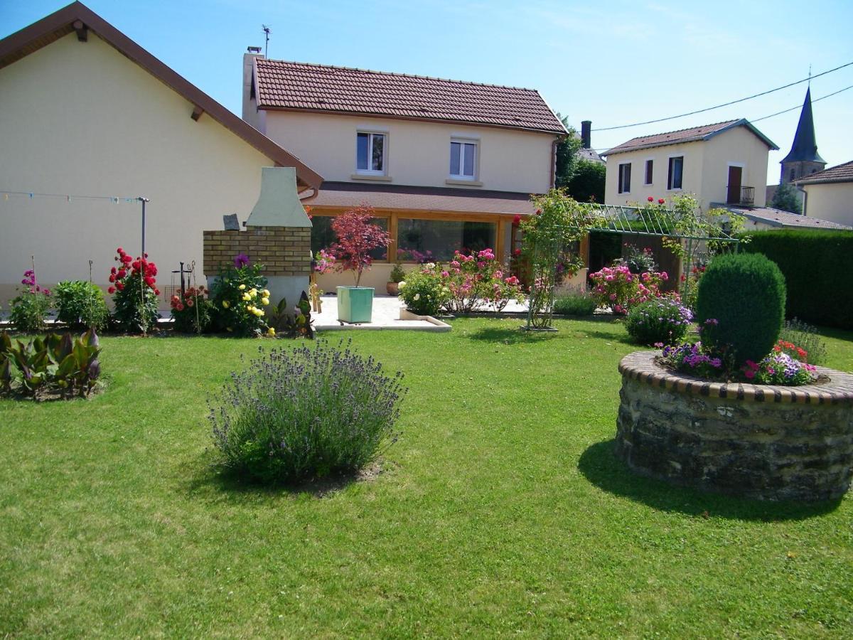 Au Pied Du Cognelot Bed and Breakfast Chalindrey Exteriör bild